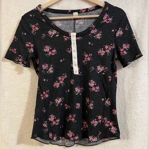 Love Vintage Floral Henley Tee size Large